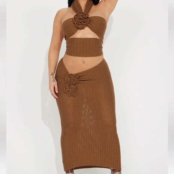 Brown knit / crochet flower appliqués detail matching 2 piece beach set - Picture 4 of 4